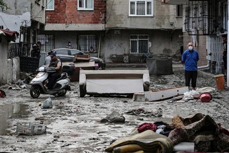 Valilikten Esenyurt i&ccedil;in a&ccedil;ıklama: "Mağdurlara konaklama imkanı sağlandı"
