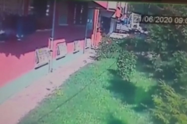 4'&uuml;nc&uuml; kattan d&uuml;şen &ccedil;ocuk ağır yaralandı