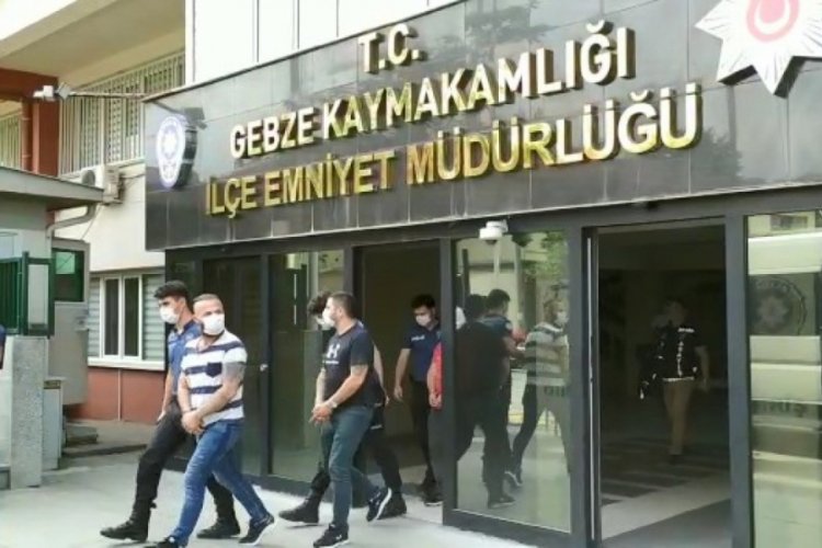 Rehin aldıkları kişiye zorla para &ccedil;ektirmeye &ccedil;alıştılar