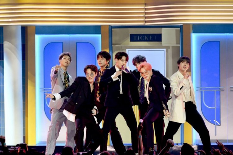 BTS'den g&ouml;steri &ccedil;alışanlarına 1 milyon dolar bağış