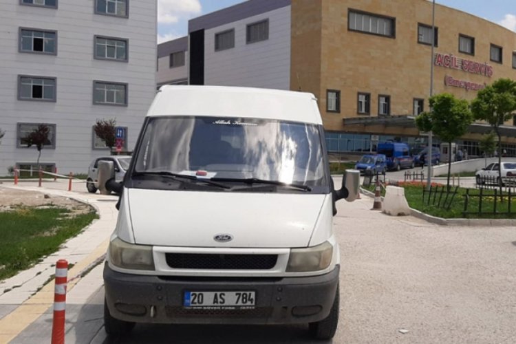 Tarım iş&ccedil;ilerini taşıyan minib&uuml;se ateş a&ccedil;ıldı: 3 yaralı
