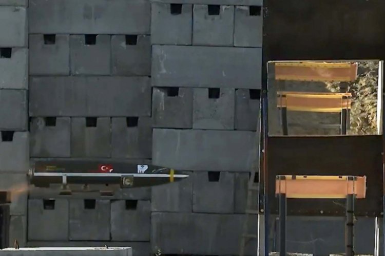 Bakan Varank: SARB-83, ilklere imza atarak testi ge&ccedil;ti