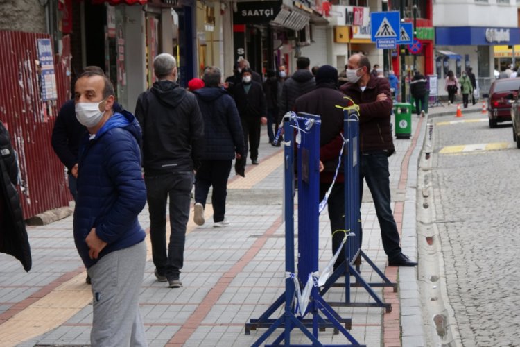 Rize'de maskesiz sokağa &ccedil;ıkan 99 kişiye 89 bin TL ceza