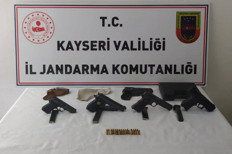 Kayseri'de ruhsatsız tabanca operasyonu
