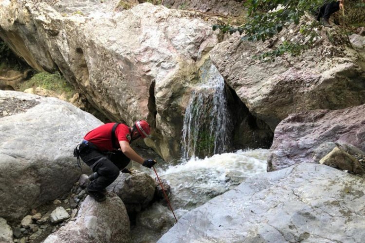 Bursa'daki selde kaybolan Derya'yı arama &ccedil;alışmalarına ara verildi