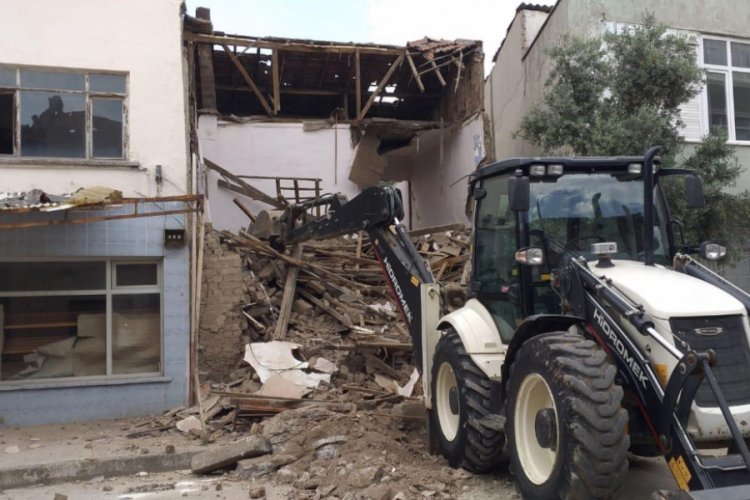 Bursa Karacabey'de metruk binalarla ilgili yıkım &ccedil;alışmaları son s&uuml;rat