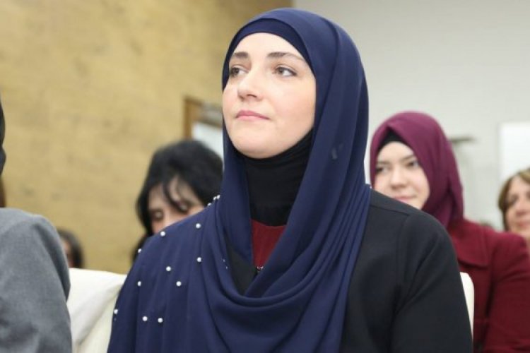 Sırbistan'da baş&ouml;rt&uuml;l&uuml; vekil meclise girdi