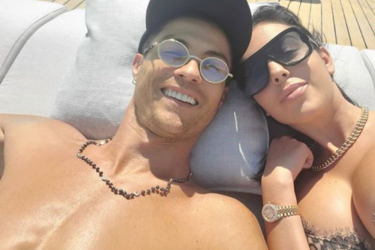 Ronaldo'dan 19 milyon dolarlık yatta tatil keyfi