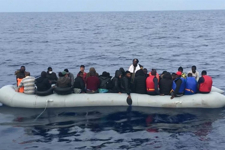 Yunanistan &ouml;l&uuml;me terk ediyor, T&uuml;rkiye kurtarıyor