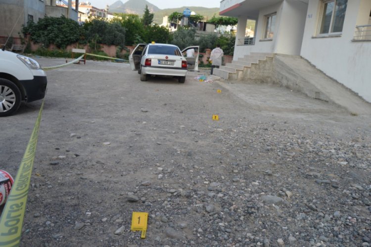 'K&uuml;rşat sen misin?' dedi... Ailesinin g&ouml;z&uuml; &ouml;n&uuml;nde kurşun yağmuruna tuttu!