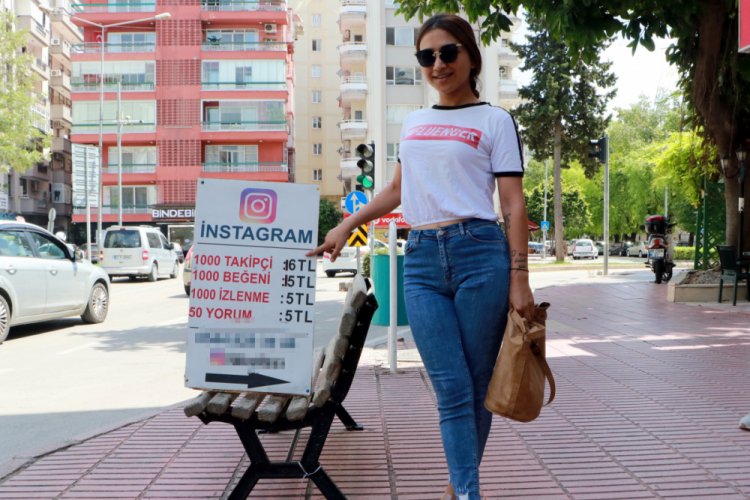 Sokakta tezgah a&ccedil;tı! Yorum, beğeni ve takip&ccedil;i satıyor