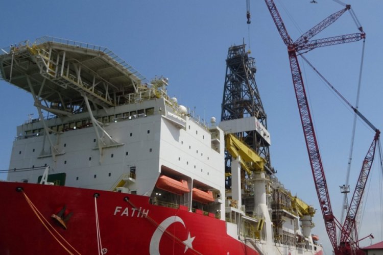 T&uuml;rkiye'nin ilk yerli sondaj gemisi "Fatih" Trabzon Limanı'ndan ayrıldı