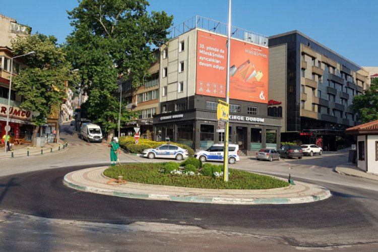 Bursa &Ccedil;ekirge Meydanı'ndaki parke taşlı alan asfalt kaplandı