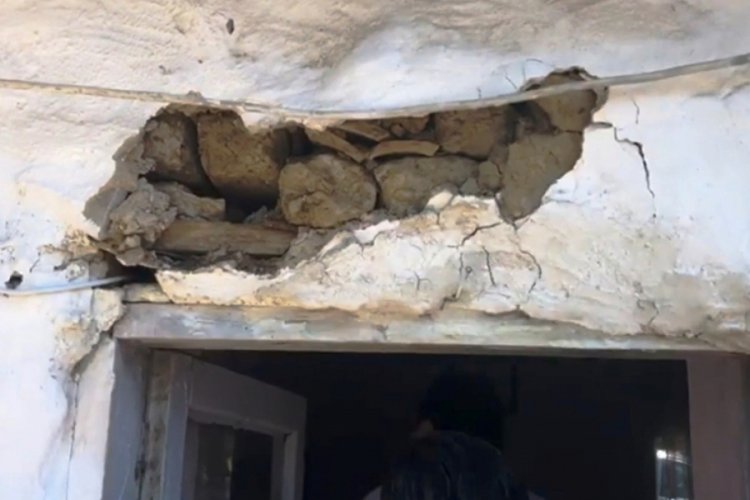 Manisa'daki depremin hasarları ortaya &ccedil;ıkmaya başladı
