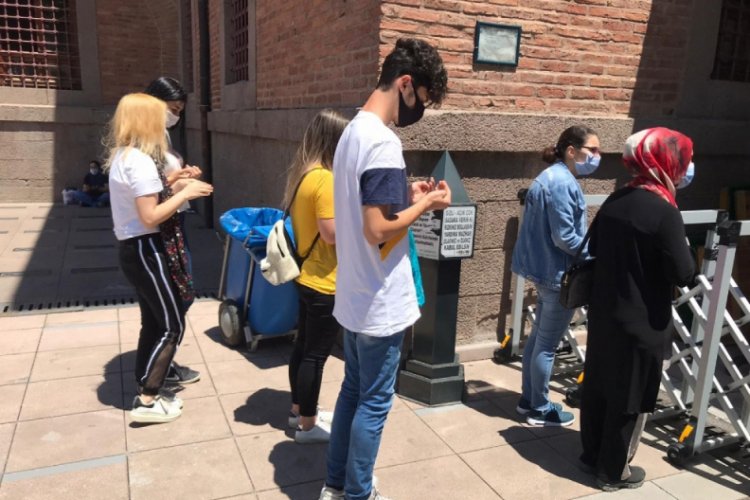 YKS'ye girecekler cami ve t&uuml;rbelerde yoğunluk oluşturdu