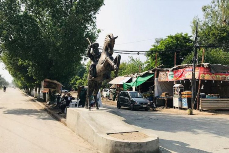 Pakistan'da Ertuğrul Gazi heykeli dikildi