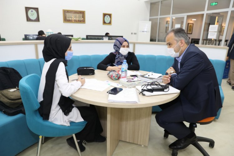 &Uuml;niversite adaylarına Bursa B&uuml;y&uuml;kşehir Belediye Başkanı Aktaş'tan moral