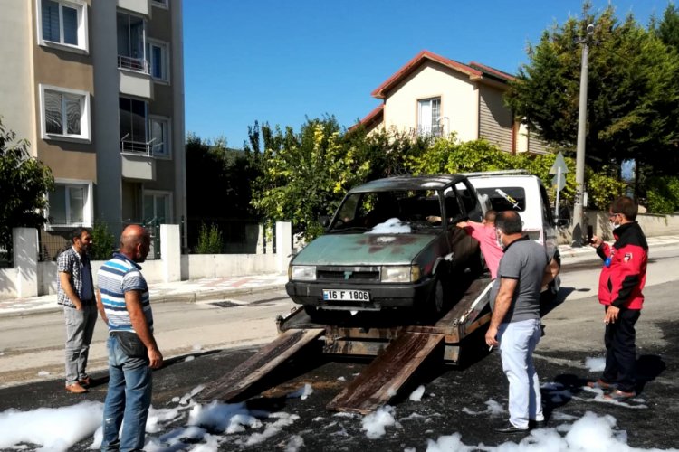 Bursa'da yanan ara&ccedil; kullanılamaz hale geldi