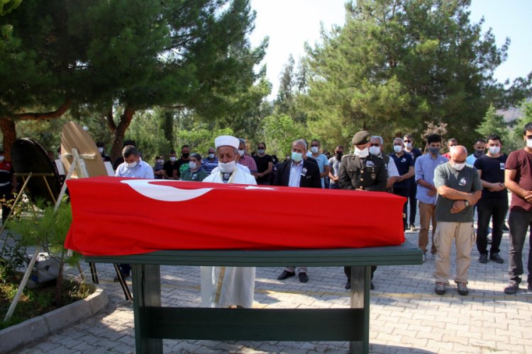 Terhisine bir g&uuml;n kala kazada yaşamını yitiren asteğmen toprağa verildi