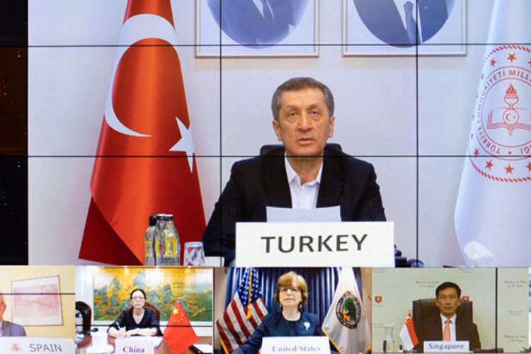 Bakan Sel&ccedil;uk, T&uuml;rkiye'nin corona vir&uuml;s m&uuml;cadelesini G20 &uuml;lkelerine anlattı