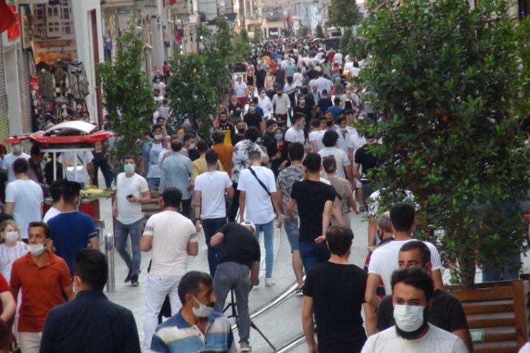 İstiklal Caddesi'nde hafta sonu yoğunluğu