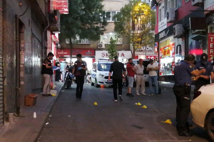 Silahlı saldırıda biri &ccedil;ocuk 3 kişi yaralandı