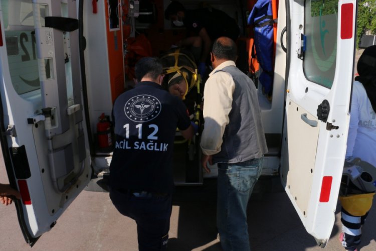 G&ouml;&ccedil;&uuml;k altında kalan iş&ccedil;iyi arkadaşları kurtardı