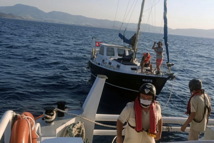 Makine arızası yapan tekne kurtarıldı