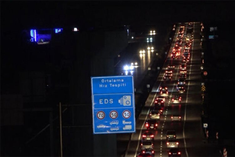'Kilit kavşak'ta b&uuml;y&uuml;k trafik yoğunluğu!