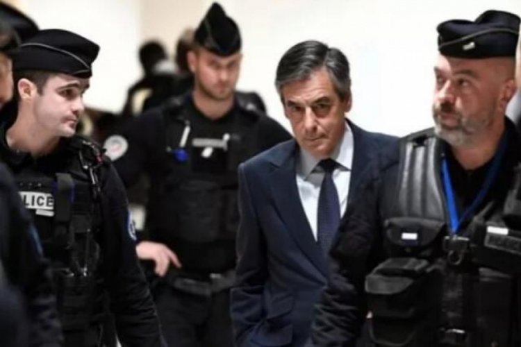 Eski Fransa Başbakanı Fillon'a 5 yıl hapis cezası