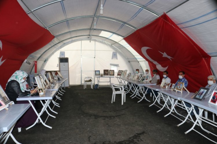 HDP &ouml;n&uuml;ndeki ailelerin evlat n&ouml;beti 303'&uuml;nc&uuml; g&uuml;n&uuml;nde