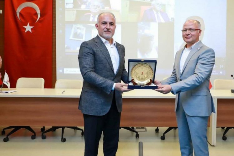 T&uuml;rk Kızılay Bursa Şubesi'nin &ccedil;alışmaları &ouml;d&uuml;llendirildi