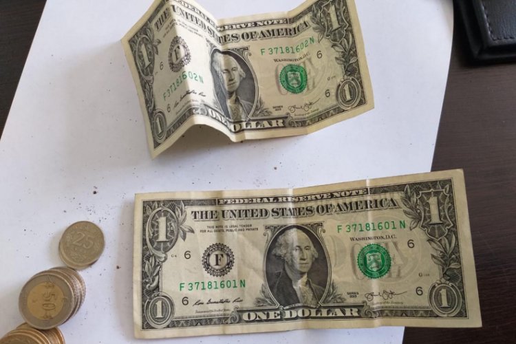 Kadın dilencinin &uuml;zerinden 'F' serisi dolar &ccedil;ıktı