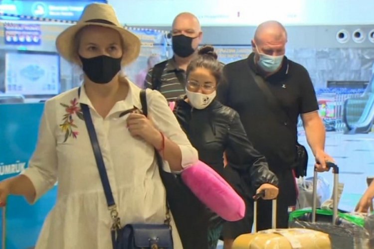 Ukraynalı turistler Antalya'ya ayak bastı