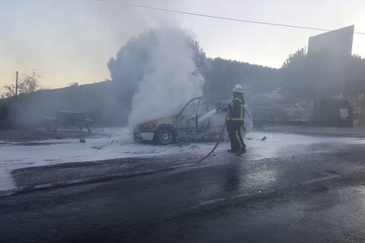 Muğla'da seyir halindeki otomobil yandı