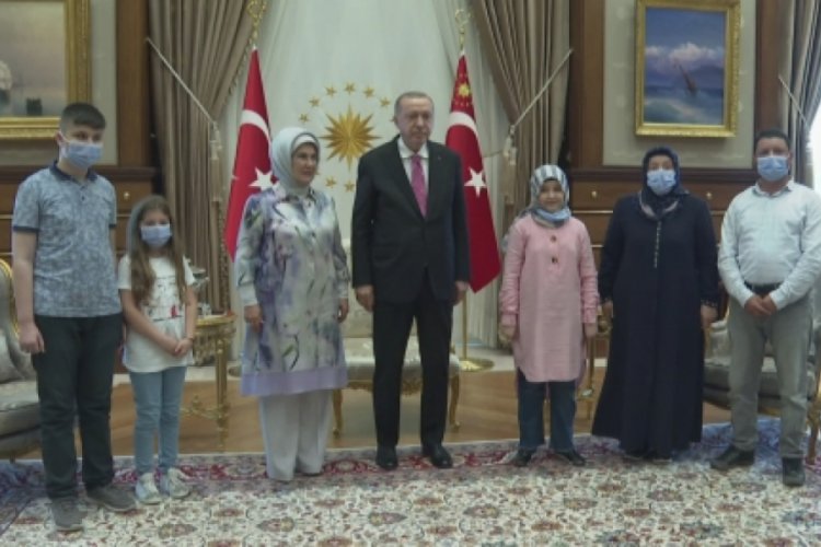 Erdoğan, g&ouml;rme engelli hafız Ravzanur'u kabul etti