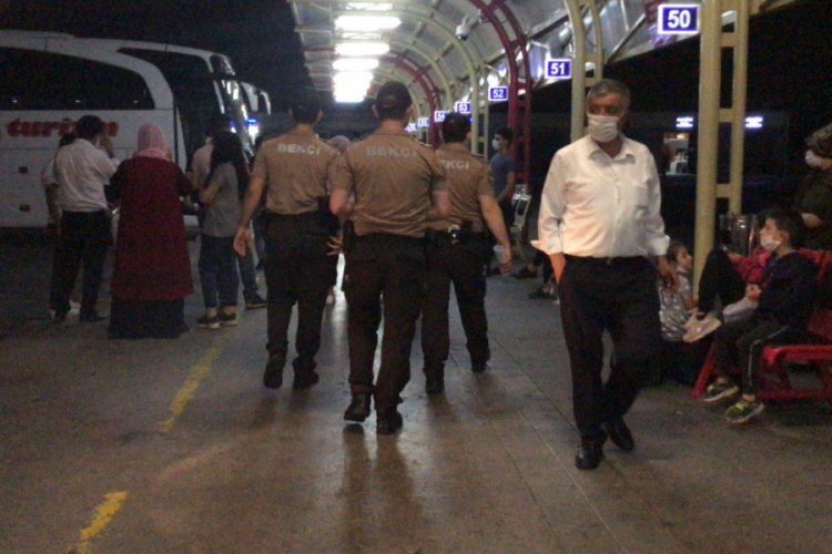 Bursa terminalde güvenlik güçleri devreye girdi, askerler sosyal mesafeyle uğurlandı