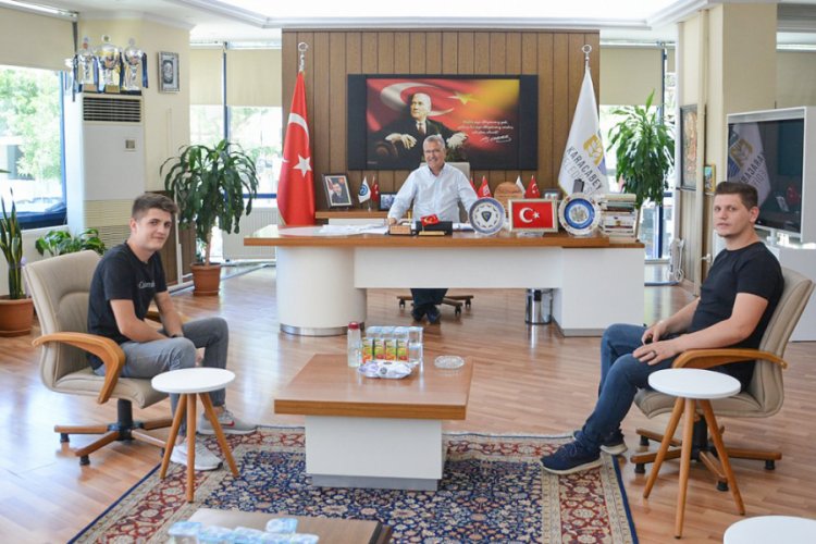 Bursa Karacabey Belediye Başkanı Özkan, CHP'li gençleri ağırladı