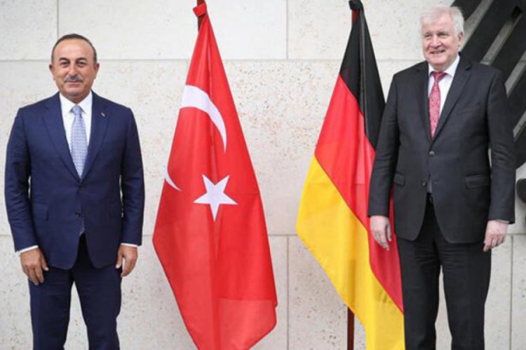 Bakan Çavuşoğlu, Almanya İçişleri Bakanı ile görüştü