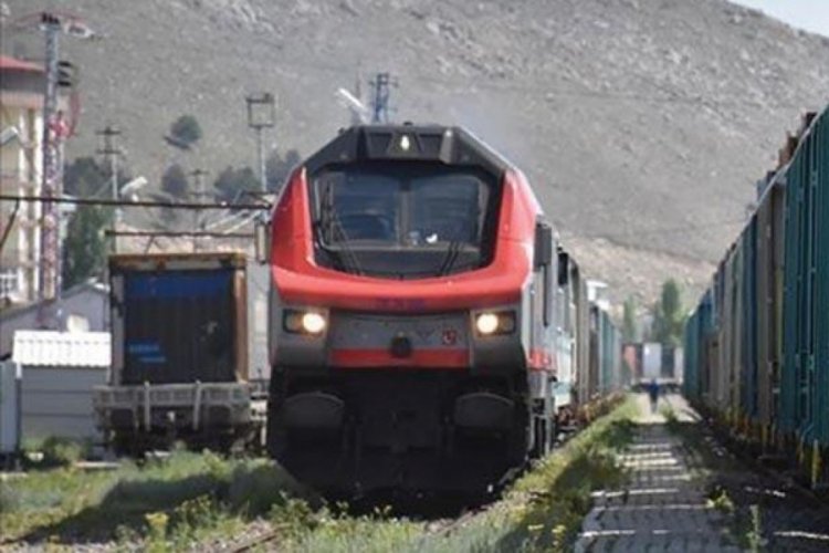 Bak&uuml;-Tiflis-Kars demir yolu ile taşınan y&uuml;k hacmi 3,7 kat daha fazla