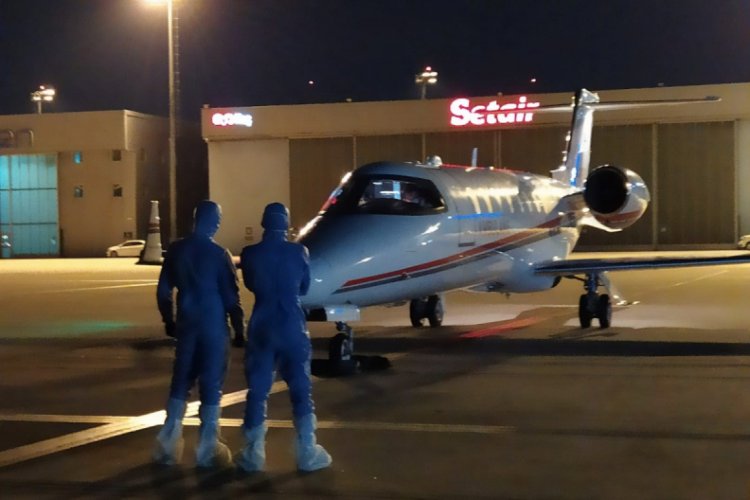 Riyad'taki karı koca ambulans u&ccedil;akla yurda getirildi