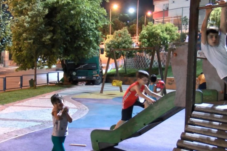Parkta facianın eşiğinden d&ouml;n&uuml;ld&uuml;