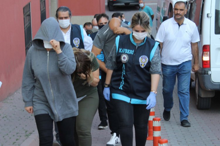 Kayseri'de fuhuş operasyonu: 3'&uuml; kadın 8 g&ouml;zaltı
