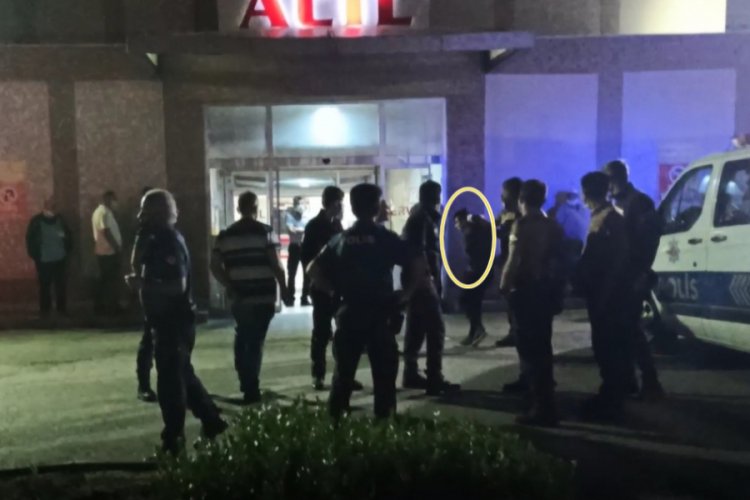 Husumetlisi g&ouml;zaltına alınınca polis otosuna ateş a&ccedil;tı