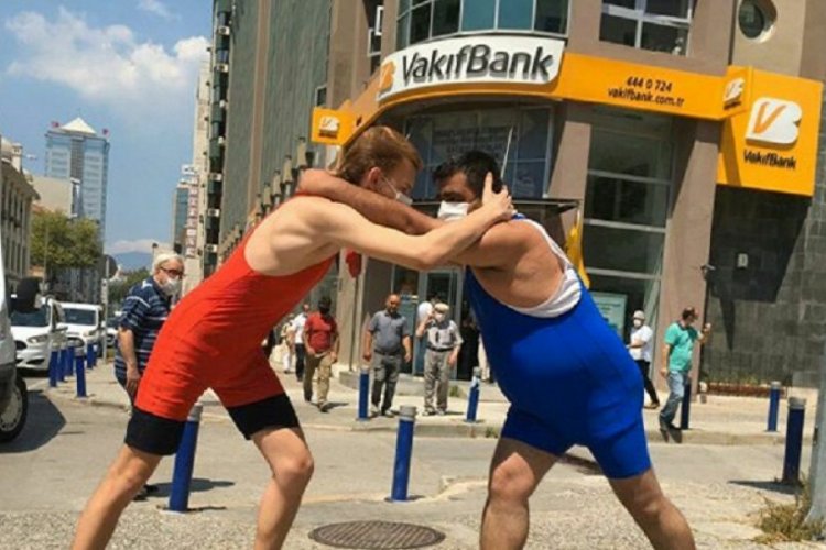 Vakıfbank &ouml;n&uuml;nde Hamza Yerlikaya protestosu