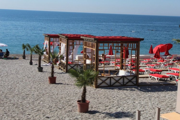 Konyaaltı Sahili'nde sınır işgali tartışması