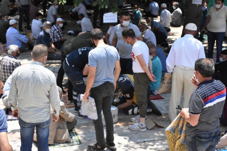 Cuma namazını beklerken kalp krizi ge&ccedil;irdi