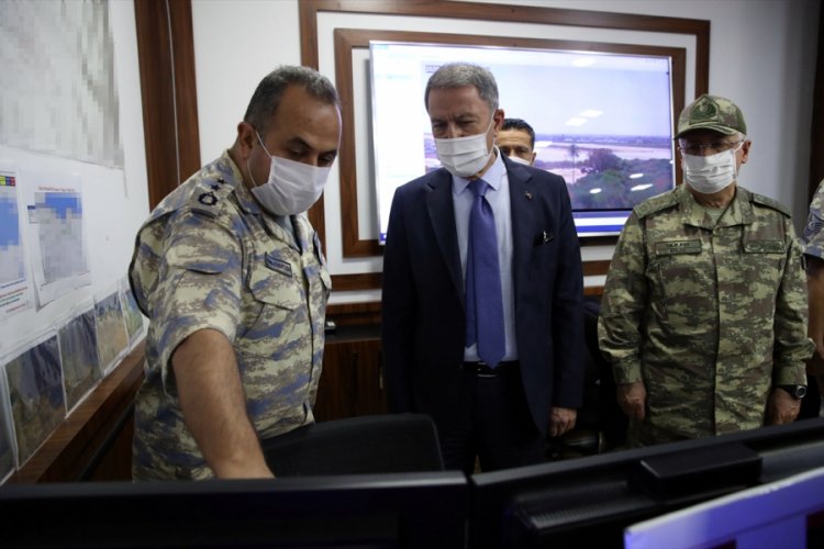 Bakan Akar, Libya'da askerlerle bir araya geldi