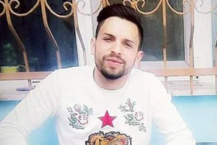 Evinin &ouml;n&uuml;nde uğradığı silahlı saldırıda &ouml;ld&uuml;r&uuml;ld&uuml;