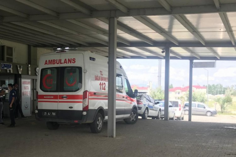 Erzurum'da iki farklı k&ouml;ye yıldırım d&uuml;şt&uuml;: 1 &ouml;l&uuml;, 5 yaralı